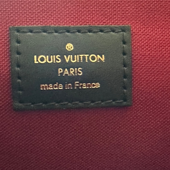 Louis Vuitton Montsouris PM - Picture 13 of 14